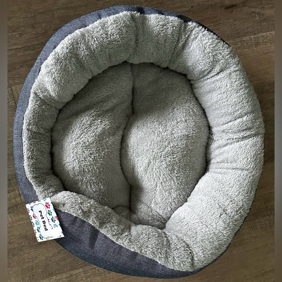 Plush & Comfy Bed For Your Fur Baby!! - Picture 6 of 10